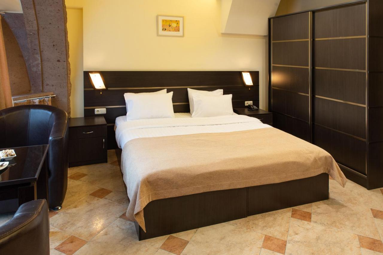 Skyline Hotel Yerevan Exterior photo