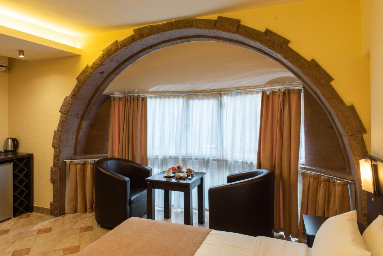 Skyline Hotel Yerevan Exterior photo