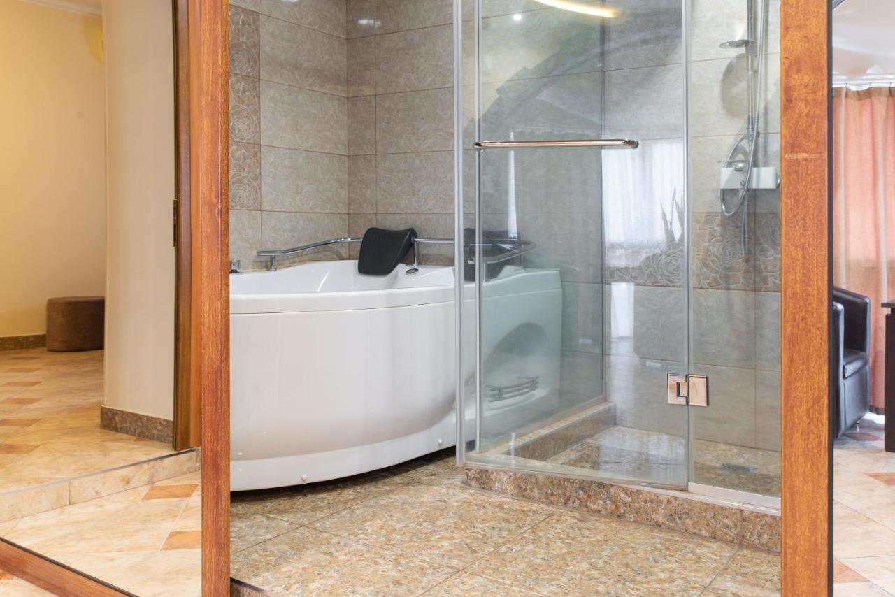 Skyline Hotel Yerevan Exterior photo
