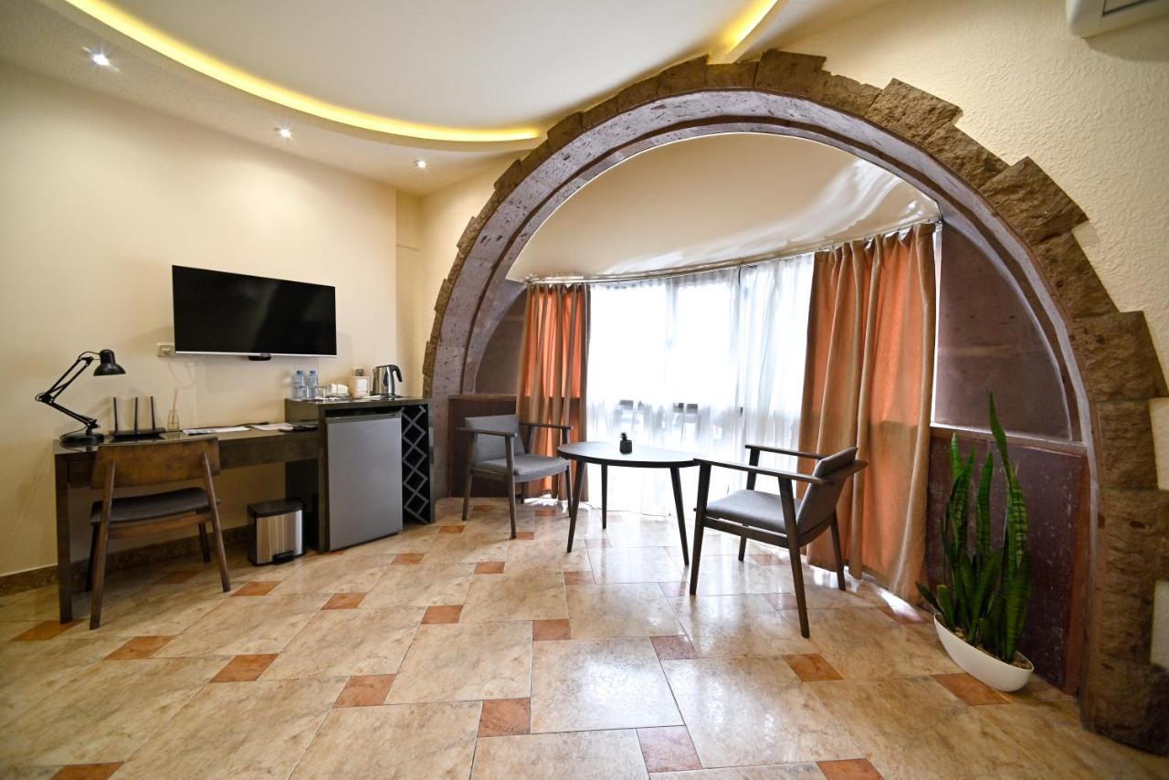 Skyline Hotel Yerevan Exterior photo