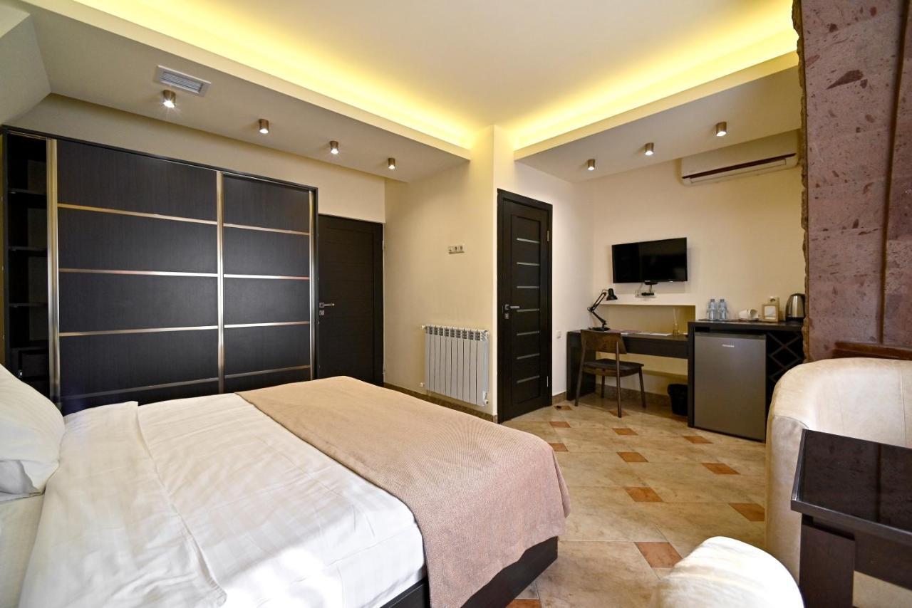 Skyline Hotel Yerevan Exterior photo