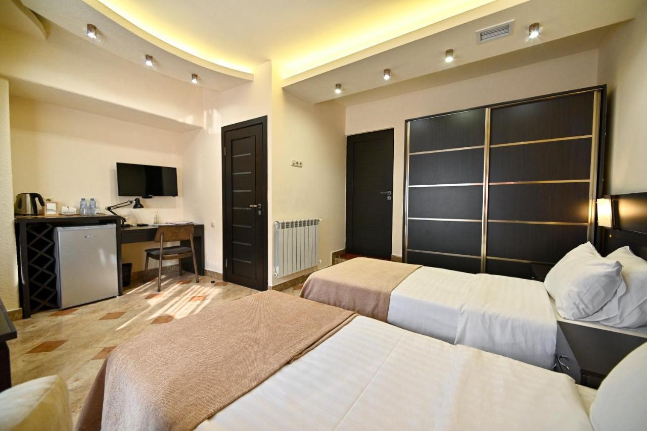 Skyline Hotel Yerevan Exterior photo