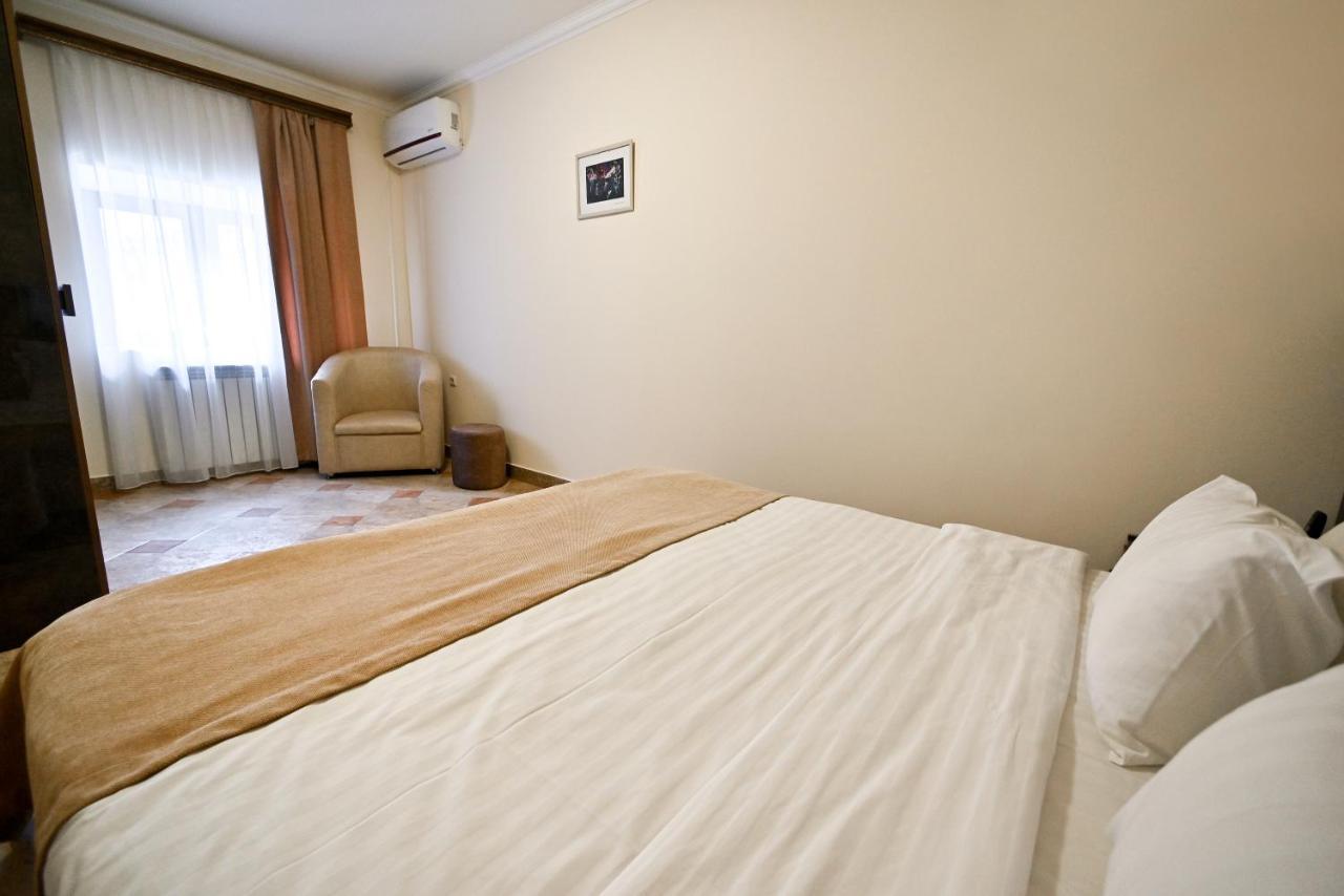 Skyline Hotel Yerevan Exterior photo