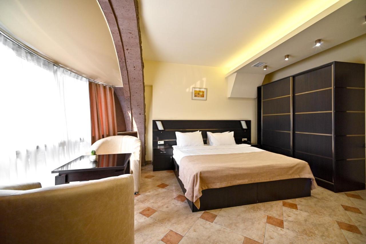Skyline Hotel Yerevan Exterior photo