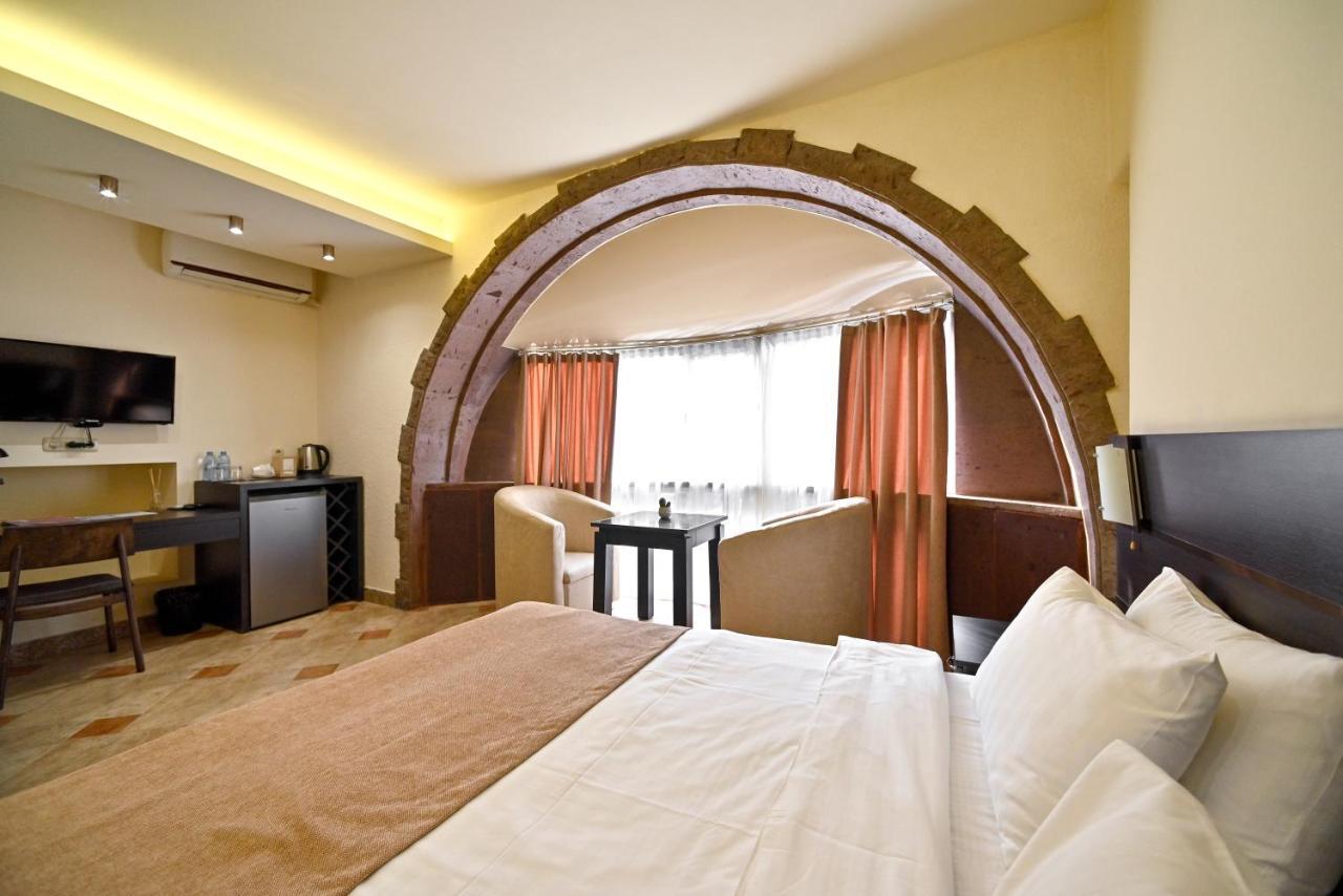 Skyline Hotel Yerevan Exterior photo