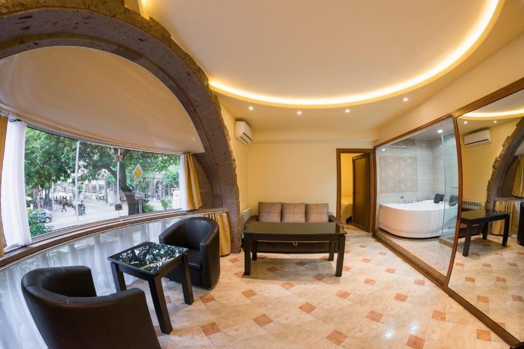 Skyline Hotel Yerevan Exterior photo