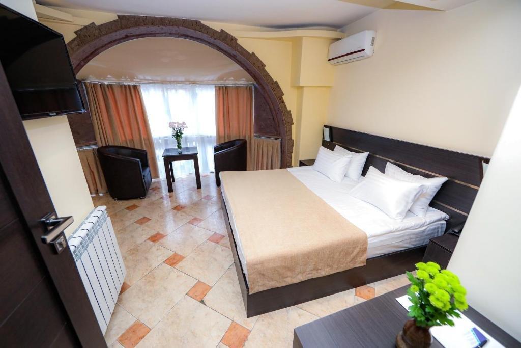 Skyline Hotel Yerevan Exterior photo