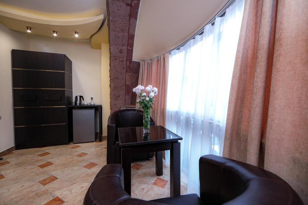 Skyline Hotel Yerevan Exterior photo
