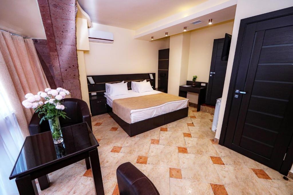 Skyline Hotel Yerevan Exterior photo
