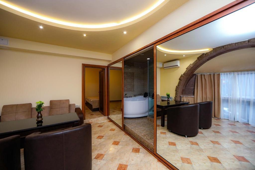 Skyline Hotel Yerevan Exterior photo