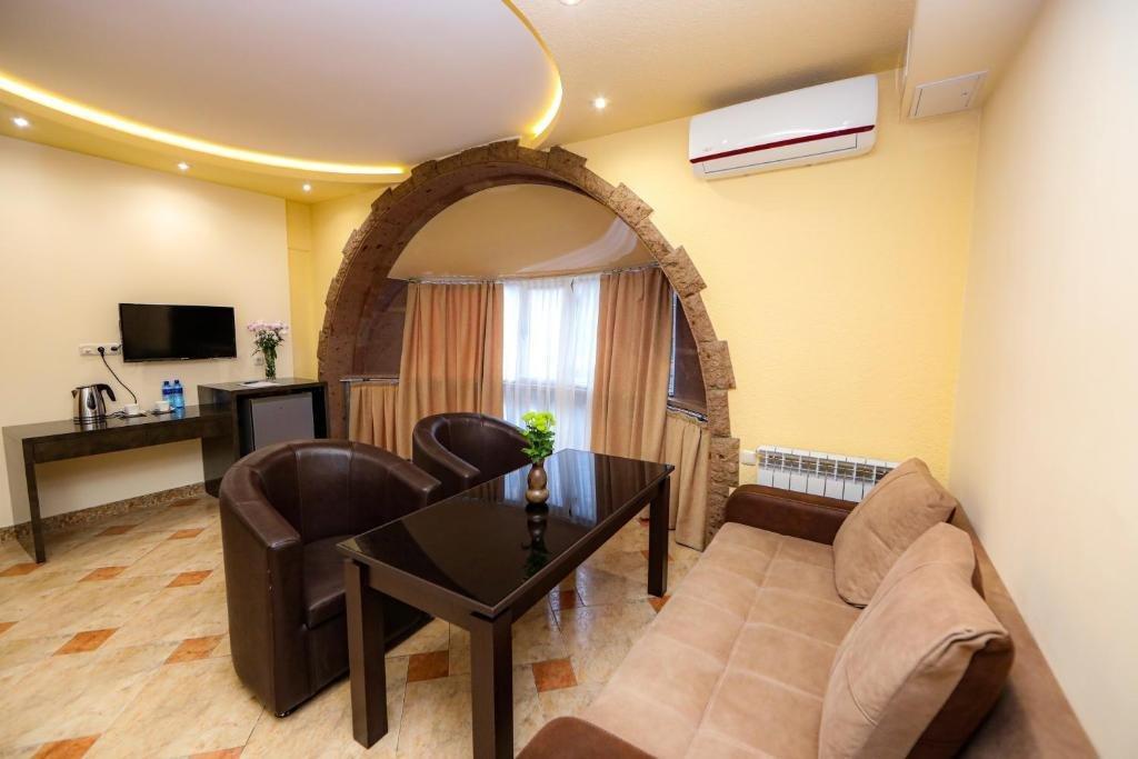 Skyline Hotel Yerevan Exterior photo